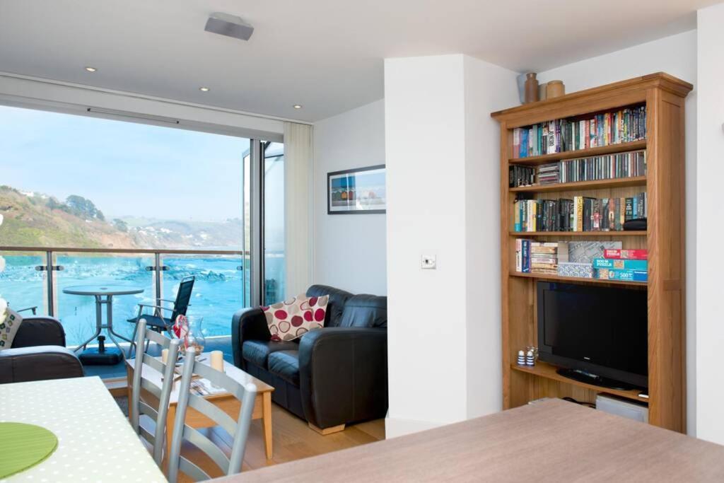 Millendreath At Westcliff - Self Catering Flat With Amazing Sea Views *